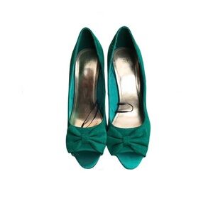 NWT: Green Peep-Toe Heels